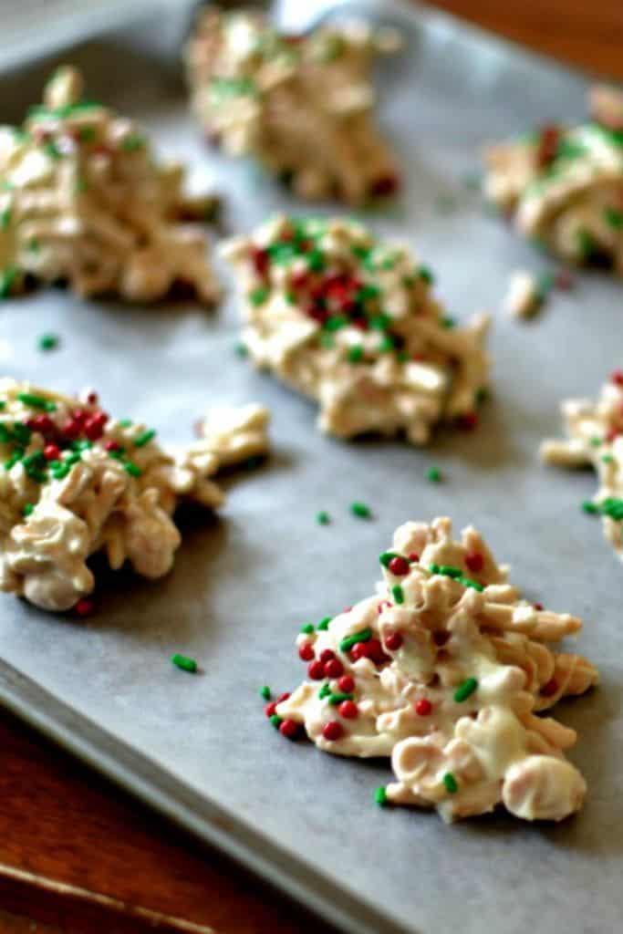 https://www.smalltownwoman.com/wp-content/uploads/2016/10/White-Chocolate-Peanut-Holiday-Haystacks-3-III.jpg