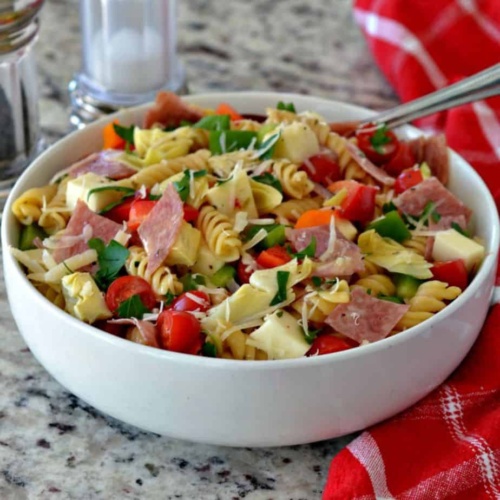 Easy Italian Pasta Salad ( A Quick and Easy Favorite)