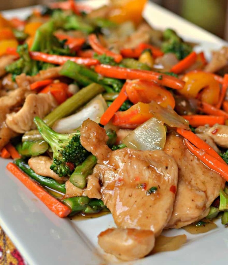 Easy Basic Chicken Stir Fry - Small Town Woman