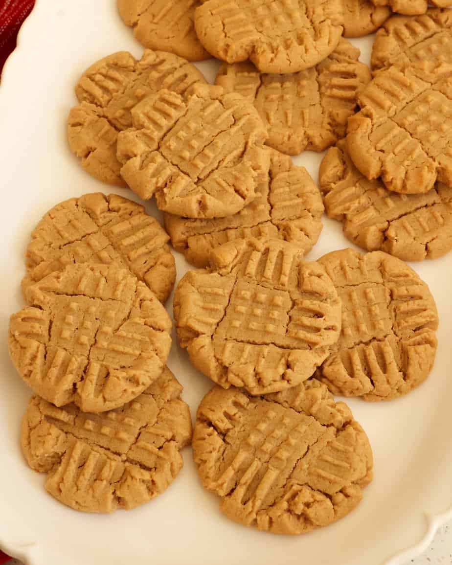 https://www.smalltownwoman.com/wp-content/uploads/2018/10/Peanut-Butter-Cookies-Soft-4x5-1.jpg