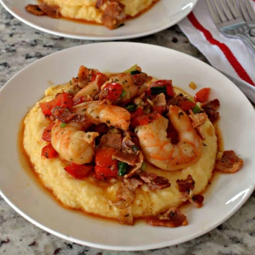 Shrimp and Grits Recipe | Small Town Woman