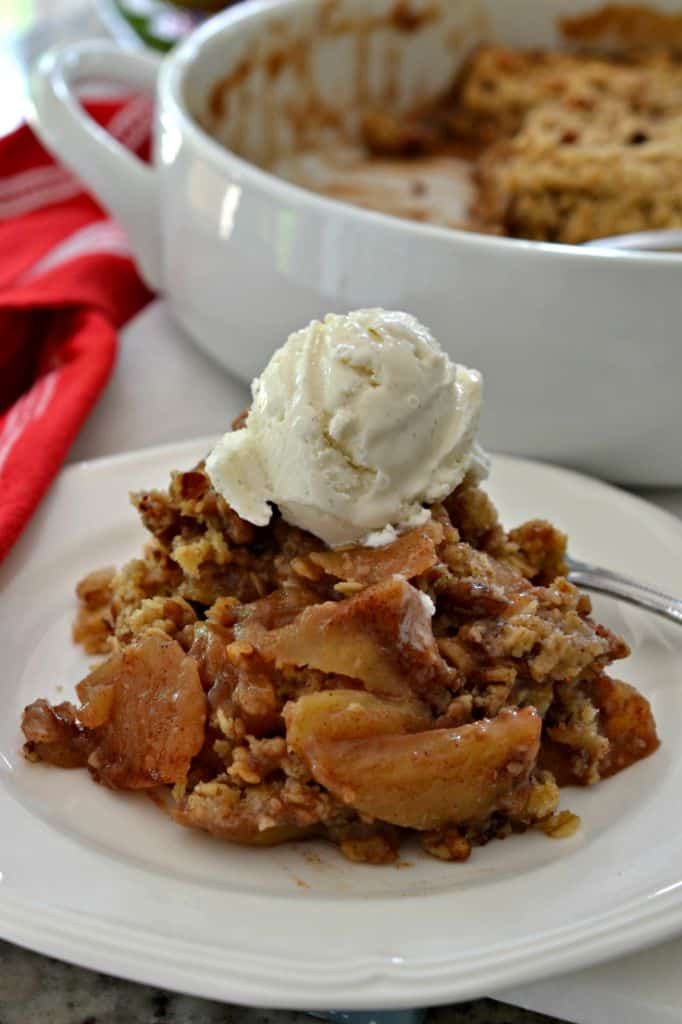 Easy Apple Crisp Recipe - Small Town Woman