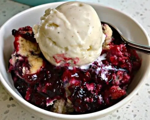 Amazing Blackberry Cobbler | Small Town Woman