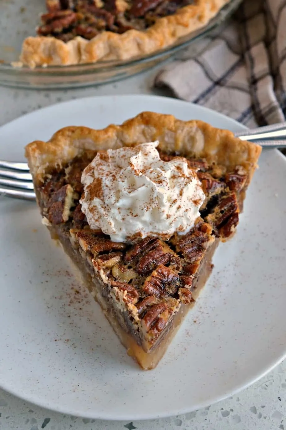 Easy Southern Pecan Pie | Small Town Woman