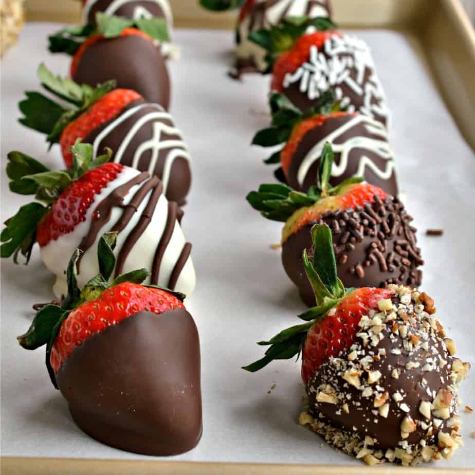 Valentine's Day Chocolate Covered Strawberries - Easy Family Recipe Ideas