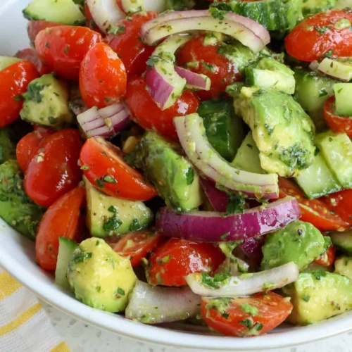 Easy Avocado and Tomato Salad | Small Town Woman