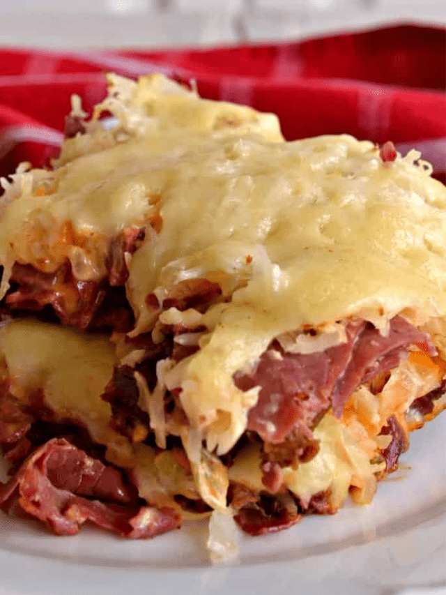 https://www.smalltownwoman.com/wp-content/uploads/2022/03/REUBEN-CASSEROLE.png