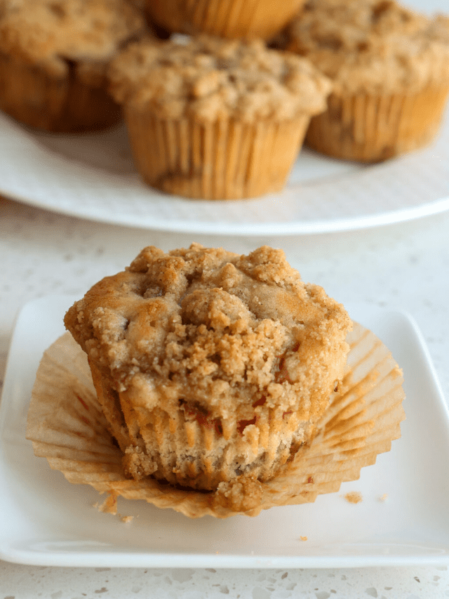 Bakery Style Strawberry Muffins - Small Town Woman