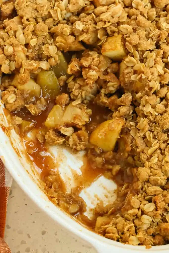 Easy Apple Crisp Recipe - Small Town Woman