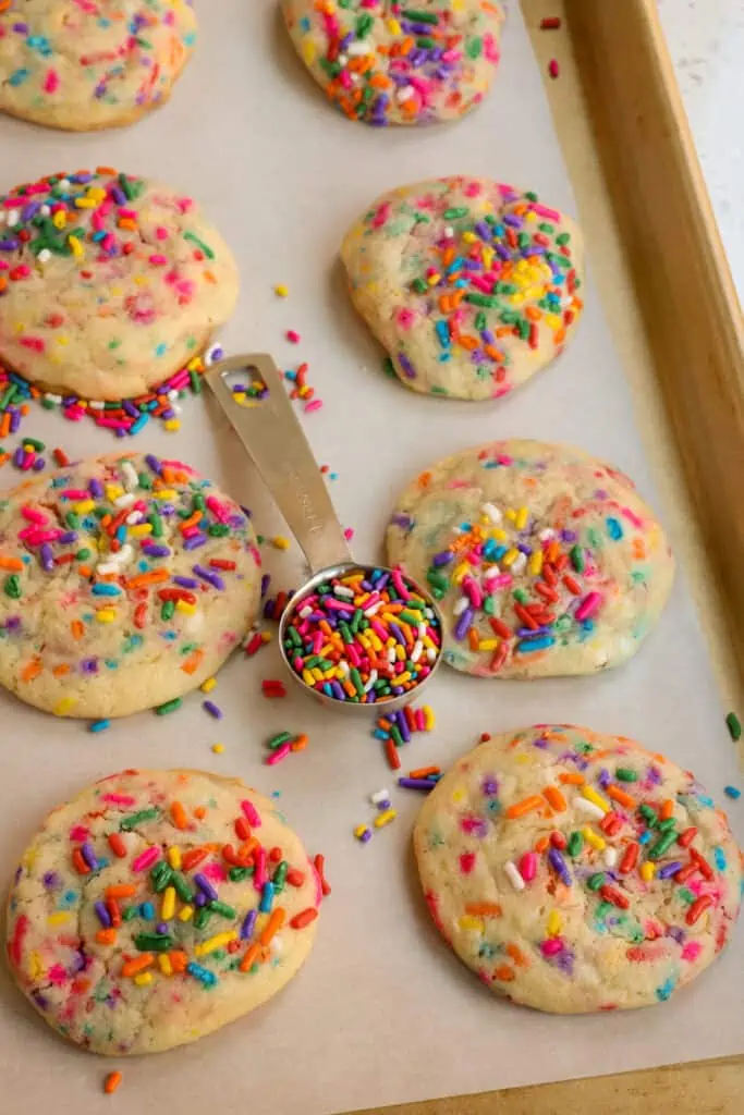 Parchment Paper vs Silicone Mat for Baking Cookies - Sprinkles For