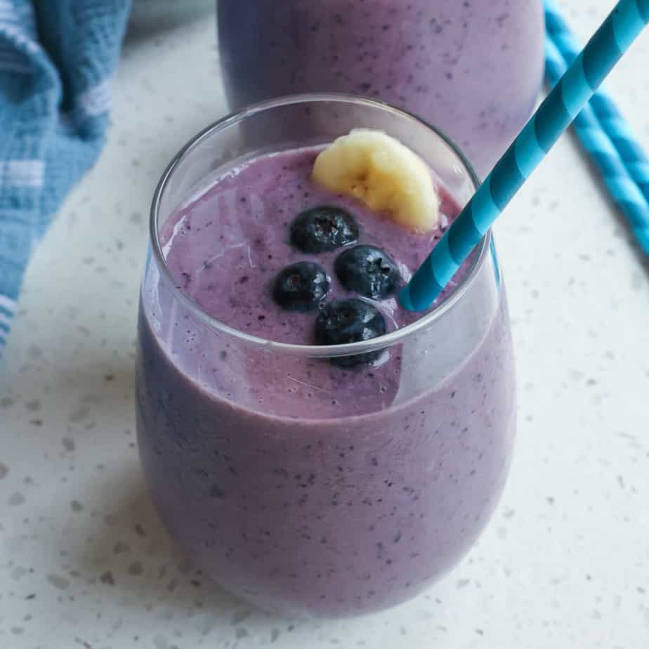 Blueberry Smoothie {Easy and Healthy}