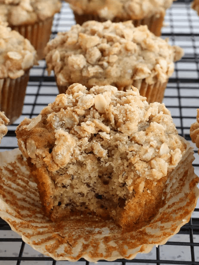 Banana Oatmeal Muffins - Small Town Woman